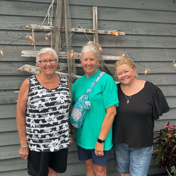 Meet your Posher, Gloria - Picture 9 of 15